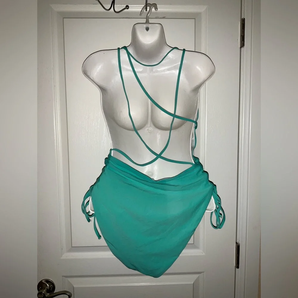 Swimsuit - Picture 4 of 5